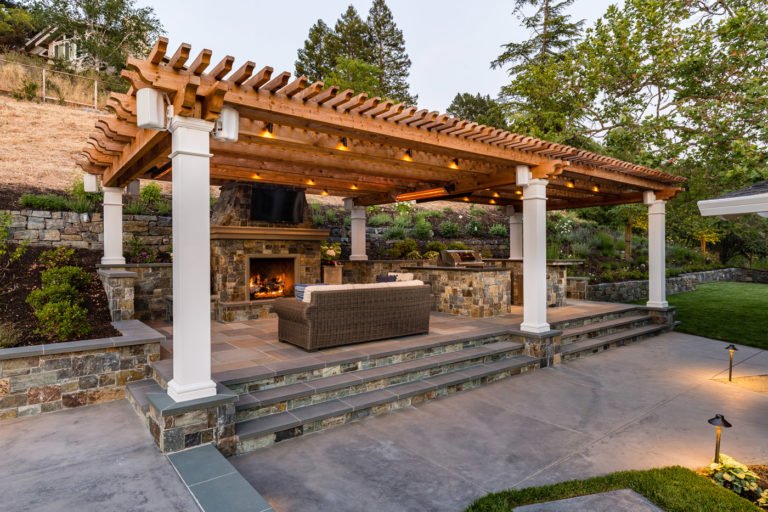 Pergola by B. Gordon Builders